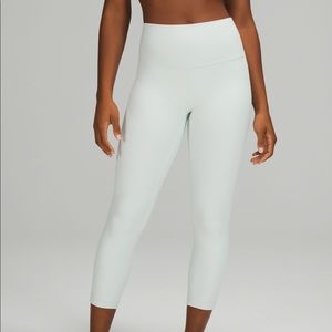 Lululemon High Rise Crop Align 23”
